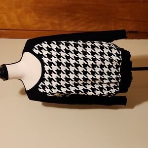 Torrid Black and White Sweater Size 1X